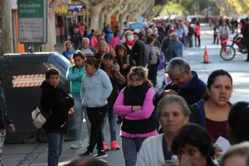 Los bancos abrirán el sábado y el domingo para pagar jubilaciones y AUH