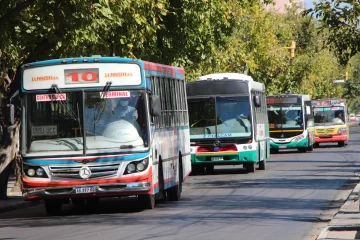 Un hombre manoseó a una mujer en un colectivo: “Tenes linda cola, ¿venís calentita?”