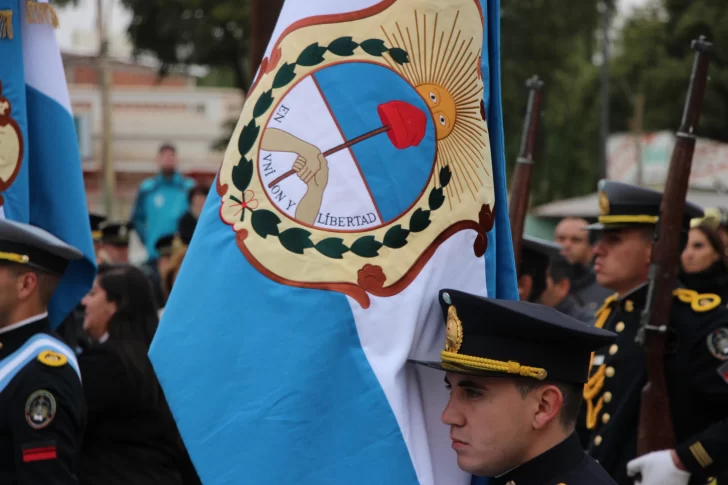 El desfile de la Fundación de San Juan sin alumnos le quitó público pero no la emoción