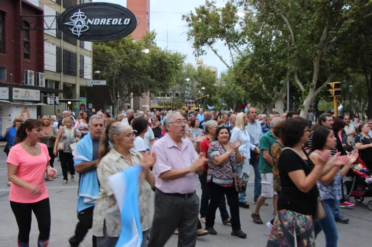 San Juan también marchó “por la democracia”