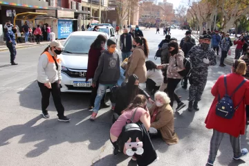 Dos mujeres mayores fueron atropelladas en pleno centro