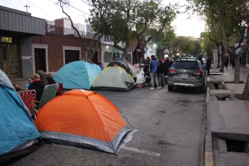 Acampe piquetero en la sede sanjuanina de Desarrollo Social de la Nación