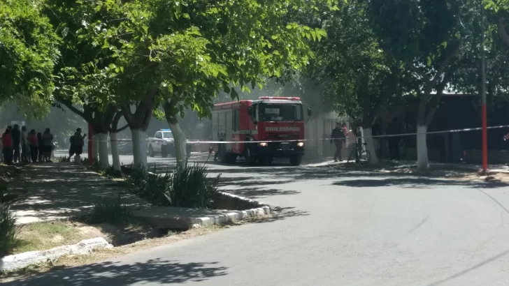 Un terrible incendio consumió varios pisos de un edificio en Madrid