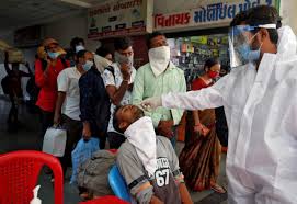 India registra récord de casos de coronarvirus y la mayor cifra de muertes en 5 meses