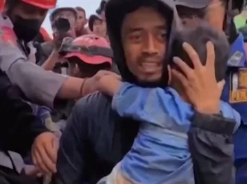 Rescatan con vida a un nene de 6 años que pasó 2 días bajo los escombros tras el terremoto