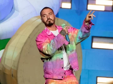 J Balvin el músico urbano con más números 1 en la historia de Billboard