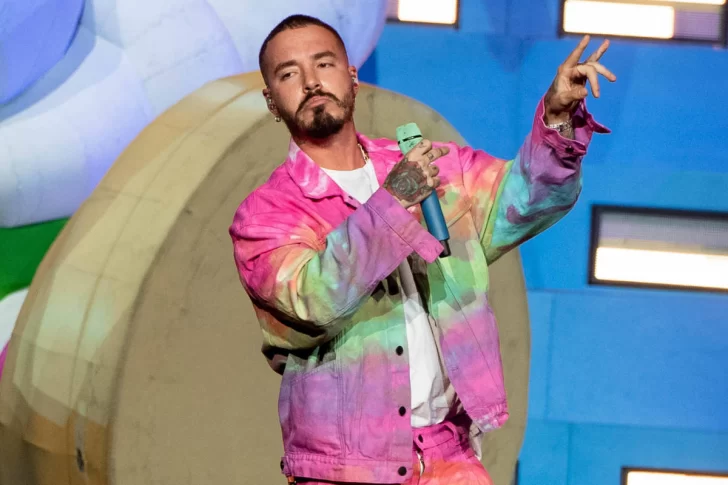 J Balvin el músico urbano con más números 1 en la historia de Billboard