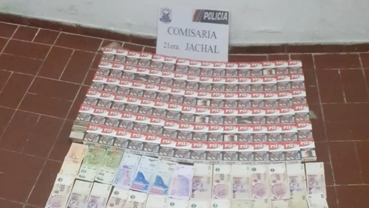 Atraparon a un hombre con 1.900 cigarrillos y dinero de la venta ilegal