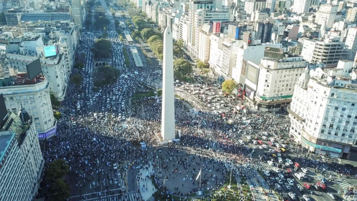 Banderazo multitudinario y caravanas en todos el país contra Alberto y Cristina