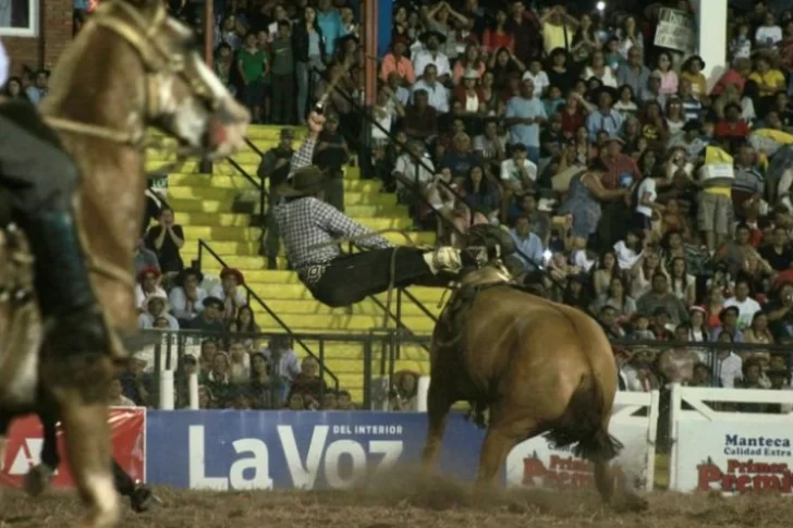 Un jinete, grave luego de ser aplastado por su caballo en el festival de Jesús María