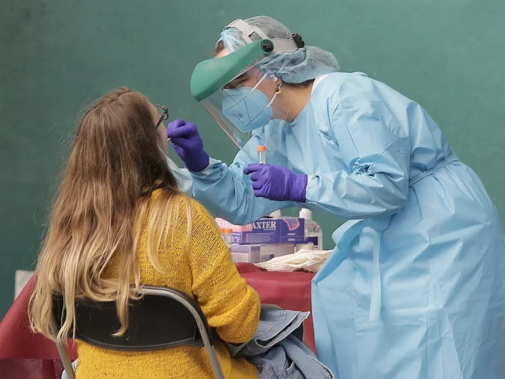 Estudio indica que los recuperados son inmunes por meses pero existe alto riesgo que contagien a otros