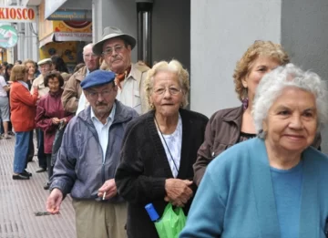 El Gobierno confirmó un aumento de 6,12% para jubilados y pensionados