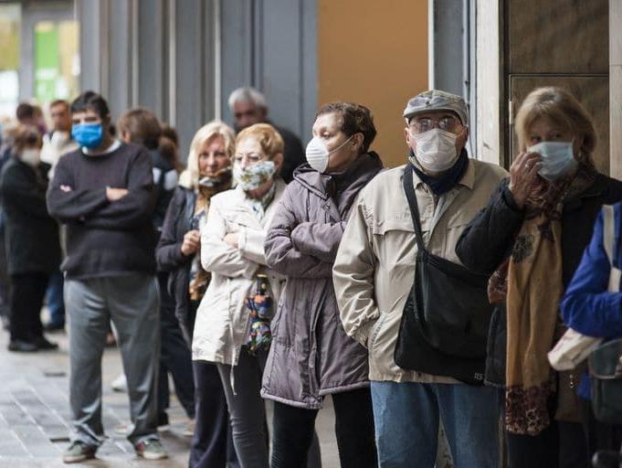 Aumentan las jubilaciones y pensiones 15,53% y otorgarán tres bonos de $7.000