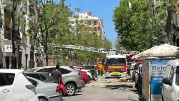 Dos operarios desaparecidos y 17 personas heridas por una explosión en un edificio