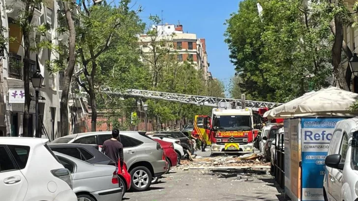 Dos operarios desaparecidos y 17 personas heridas por una explosión en un edificio