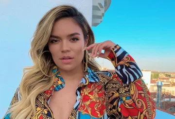 ¡Karol G se acomodó la bikini y volvió locos a todos!