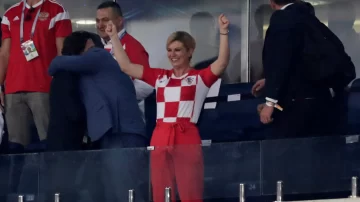 Kolinda Grabar-Kitarovic, la presidenta que alienta como cualquier hincha