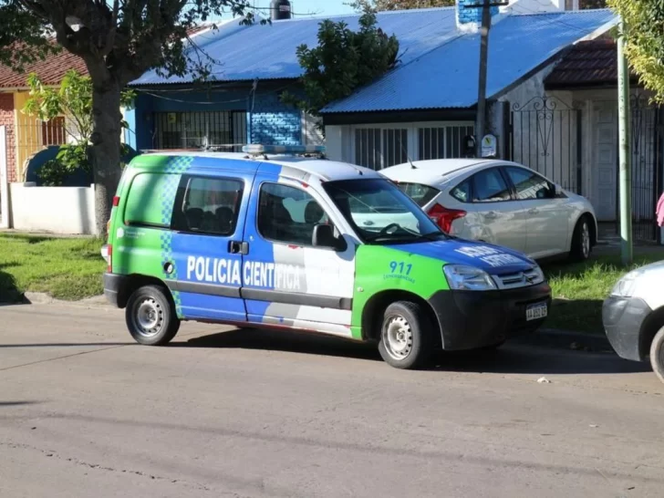 Apuñalaron y golpearon a una jubilada de 81 años en medio de un asalto