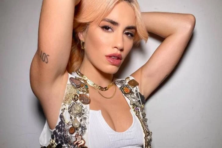 Lali Espósito mostró desde la cama una foto en una pose demencial