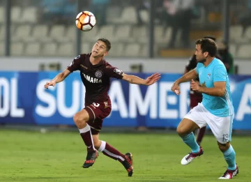 Lanús cayó ante Sporting Cristal en la vuelta, pero igual avanzó