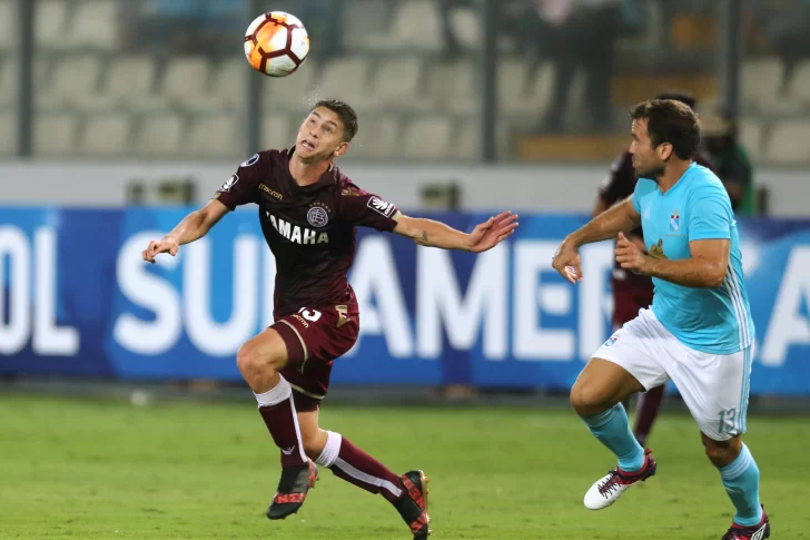 Lanús cayó ante Sporting Cristal en la vuelta, pero igual avanzó