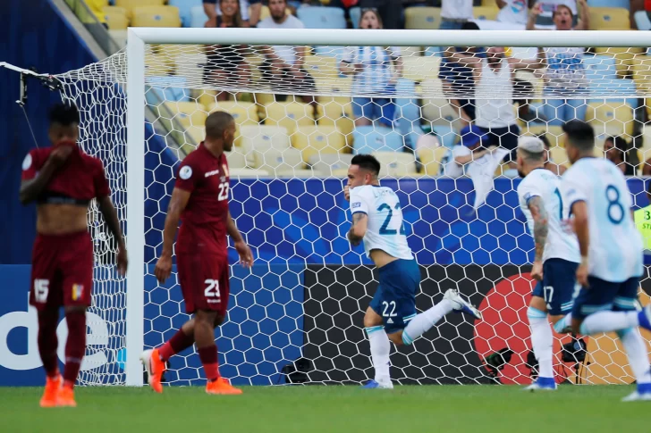 [VIDEO] La sutileza de Lautaro Martínez para el 1-0 de Argentina ante Venezuela