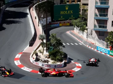 Leclerc consigue la primera “pole position” en su país y luego protagoniza un duro accidente