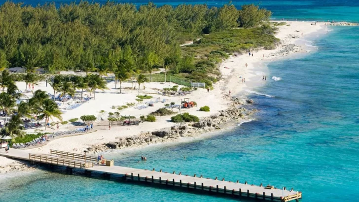 Hallan un barco a la deriva con 20 muertos a bordo en un paraíso turístico del Caribe