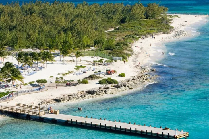 Hallan un barco a la deriva con 20 muertos a bordo en un paraíso turístico del Caribe