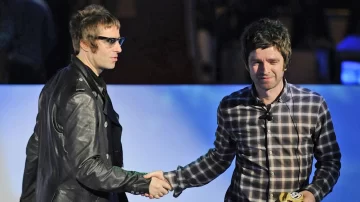 Los hermanos Gallagher se unen para producir un documental sobre un histórico show de Oasis