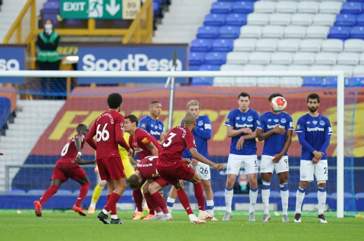 Liverpool empató con Everton en su vuelta a la Premier League