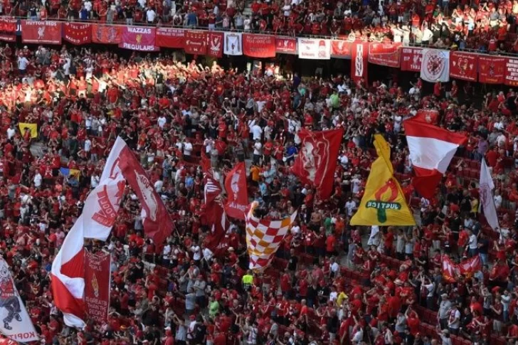 Liverpool alentó al equipo con una canción de Fito Paez