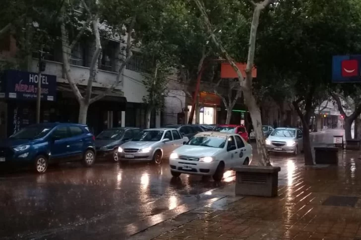 Gran San Juan y alrededores, en alerta por una intensa tormenta: se espera mucha agua, granizo y viento