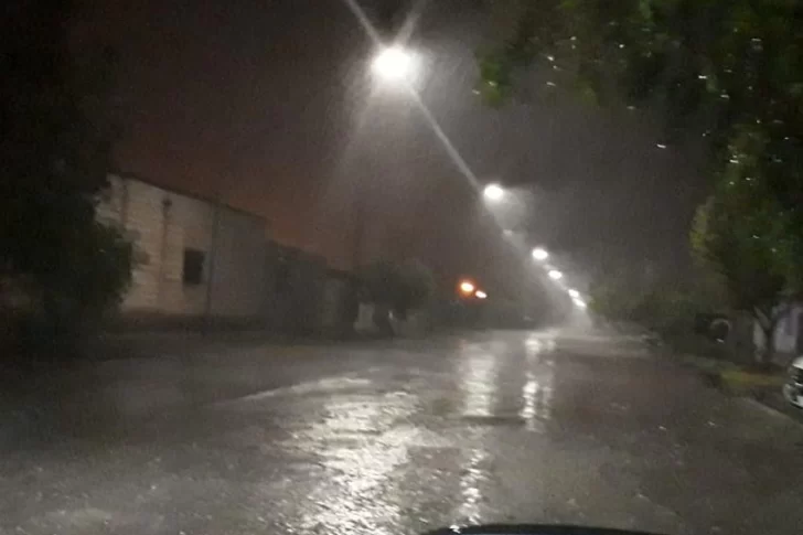 La intensa lluvia obligó a dar asistencia a familias de siete departamentos