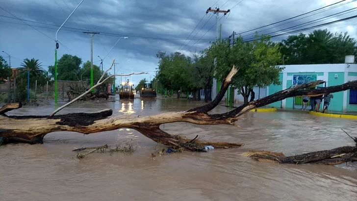 Los consejos y teléfonos a tener en cuenta en medio del alerta por tormentas aún vigente