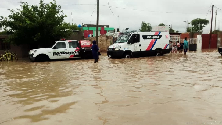 [VIDEO] Una abuela tuvo que ser evacuada por bomberos en Rawson