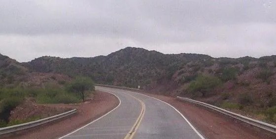 Por creciente y material de arrastre piden circular con prevención en algunas rutas