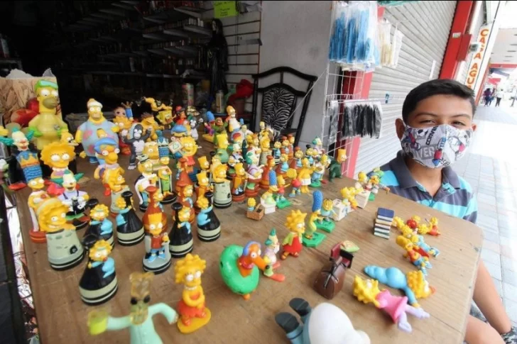 Puso a la venta la colección de muñecos de Los Simpson para ayudar a su familia