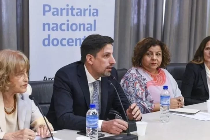 El Gobierno oficializó su primera propuesta y los gremios docentes nacionales la aceptaron