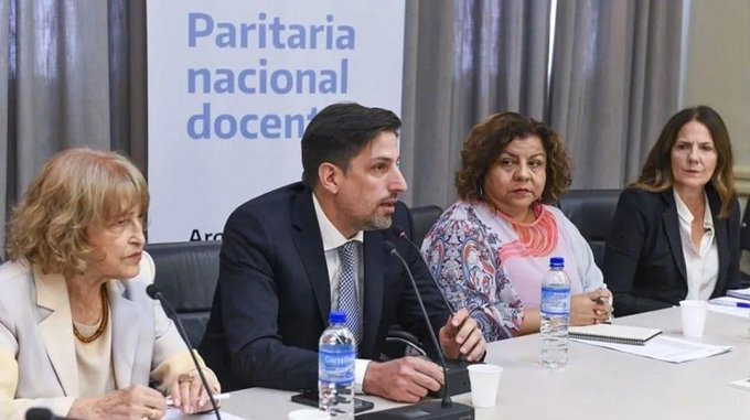 El Gobierno oficializó su primera propuesta y los gremios docentes nacionales la aceptaron