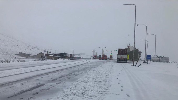 Cerraron el paso Cristo Redentor y alertaron por lluvias y nevadas en Alta Montaña