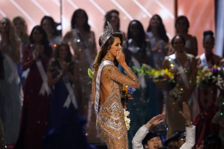 Una francesa fue coronada Miss Universo