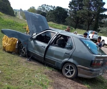 Una nena de 9 años conducía un auto y chocó contra unas piedras