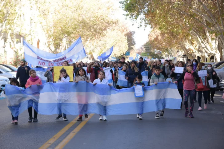 Quinto día de protesta docente: concentración en el Cívico y marcha por el centro