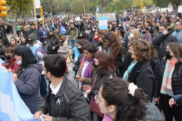 Cuales son los puntos que acercaron en el petitorio los maestros que se manifestaron