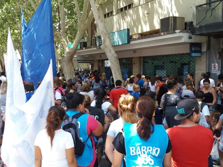 Caos vehicular en el microcentro sanjuanino por marchas de agrupaciones civiles