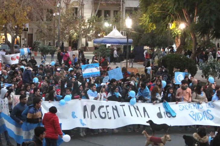 Los sanjuaninos les marcan la cancha a los legisladores: el 79% pide que voten contra el aborto