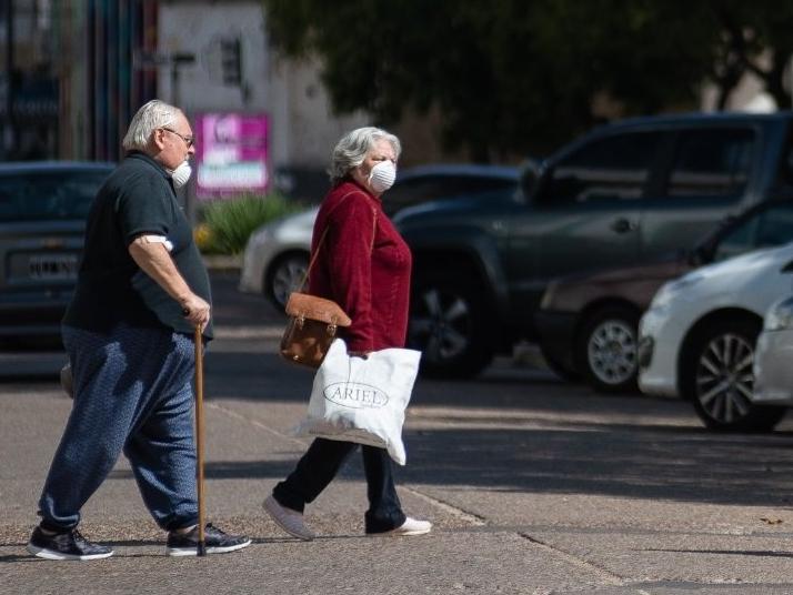 Los mayores de 70 años residentes en CABA deberán pedir permiso para salir