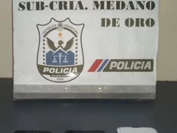 Pescan a menores robando libros de una escuela del Médano