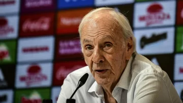 Menotti: “Hay que decirle a Mbappé que venga a jugar a Chacarita”